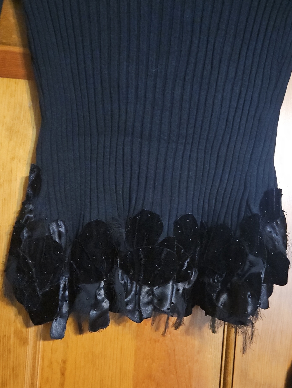 Cache Vintage Y2k Black Ribbed Knit Silk Black V-neck Embellished Top - Picture 8 of 11